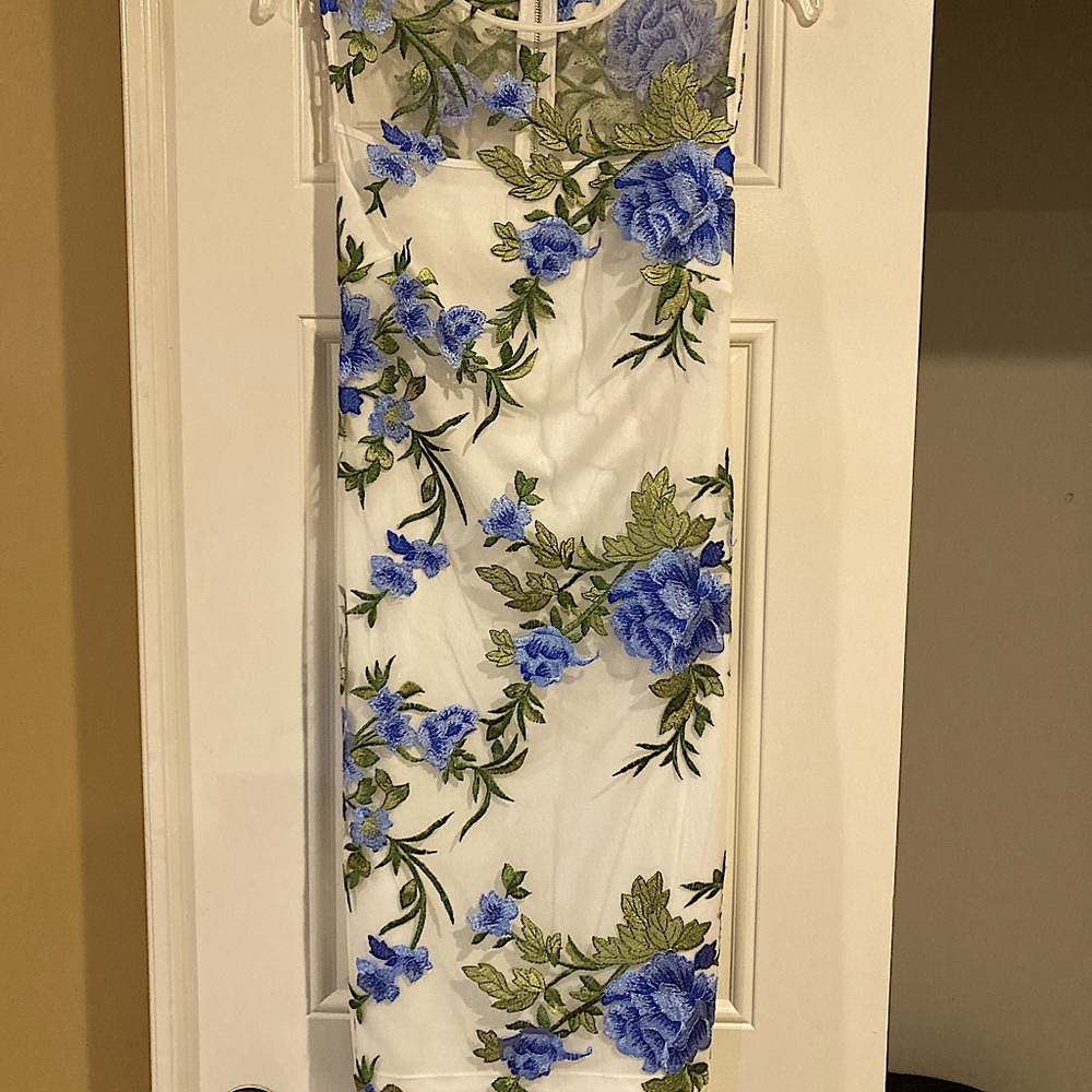NWT Calvin Klein Floral Dress (Size 4)